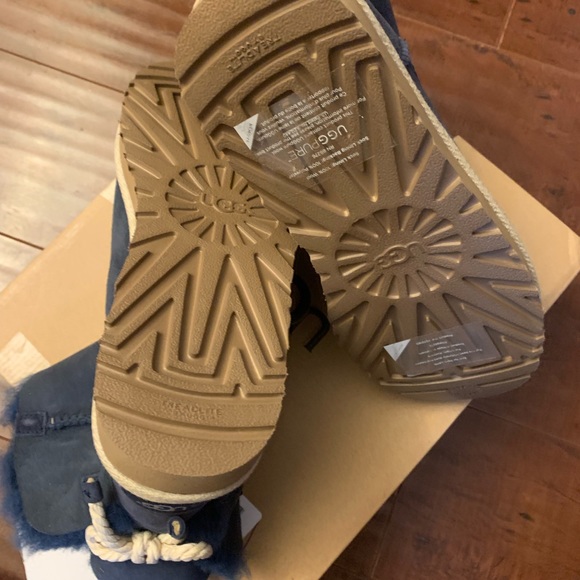 Uggs size 11 - Picture 8 of 8